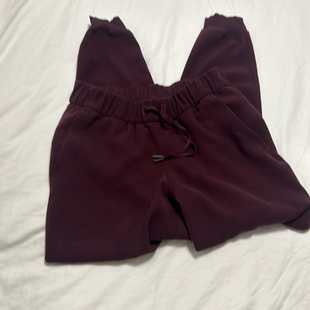 Lululemon burgundy joggers size 6